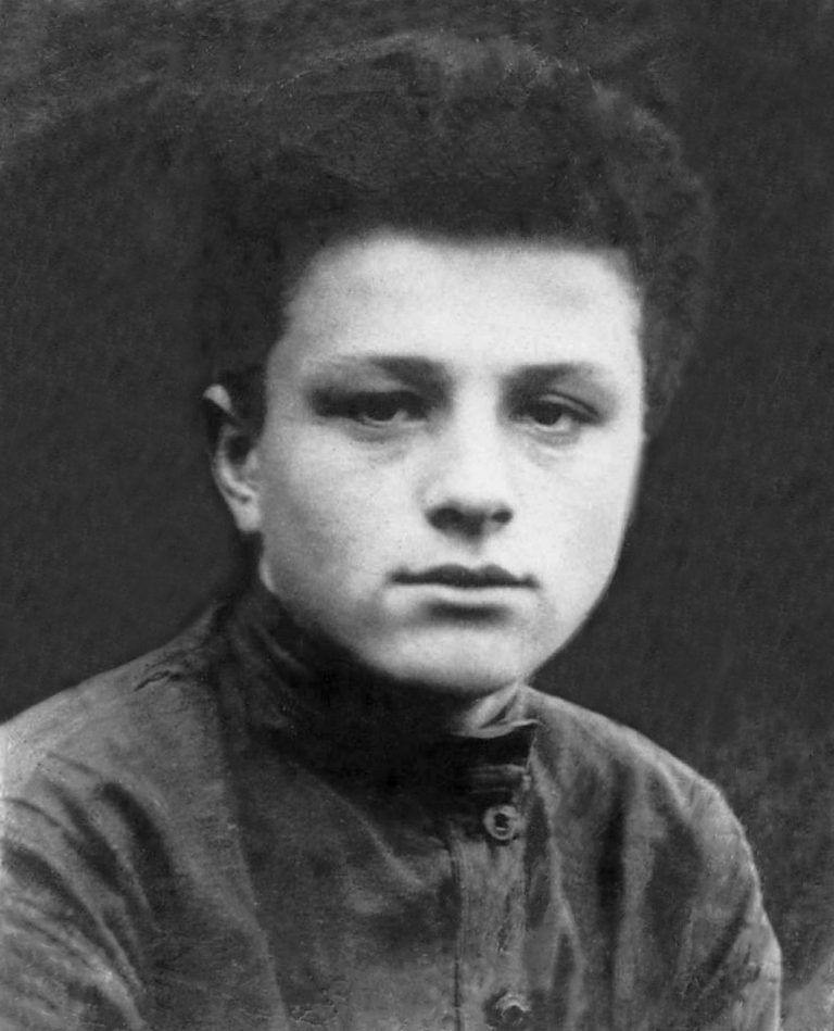Г.И. Бояринов — школьник